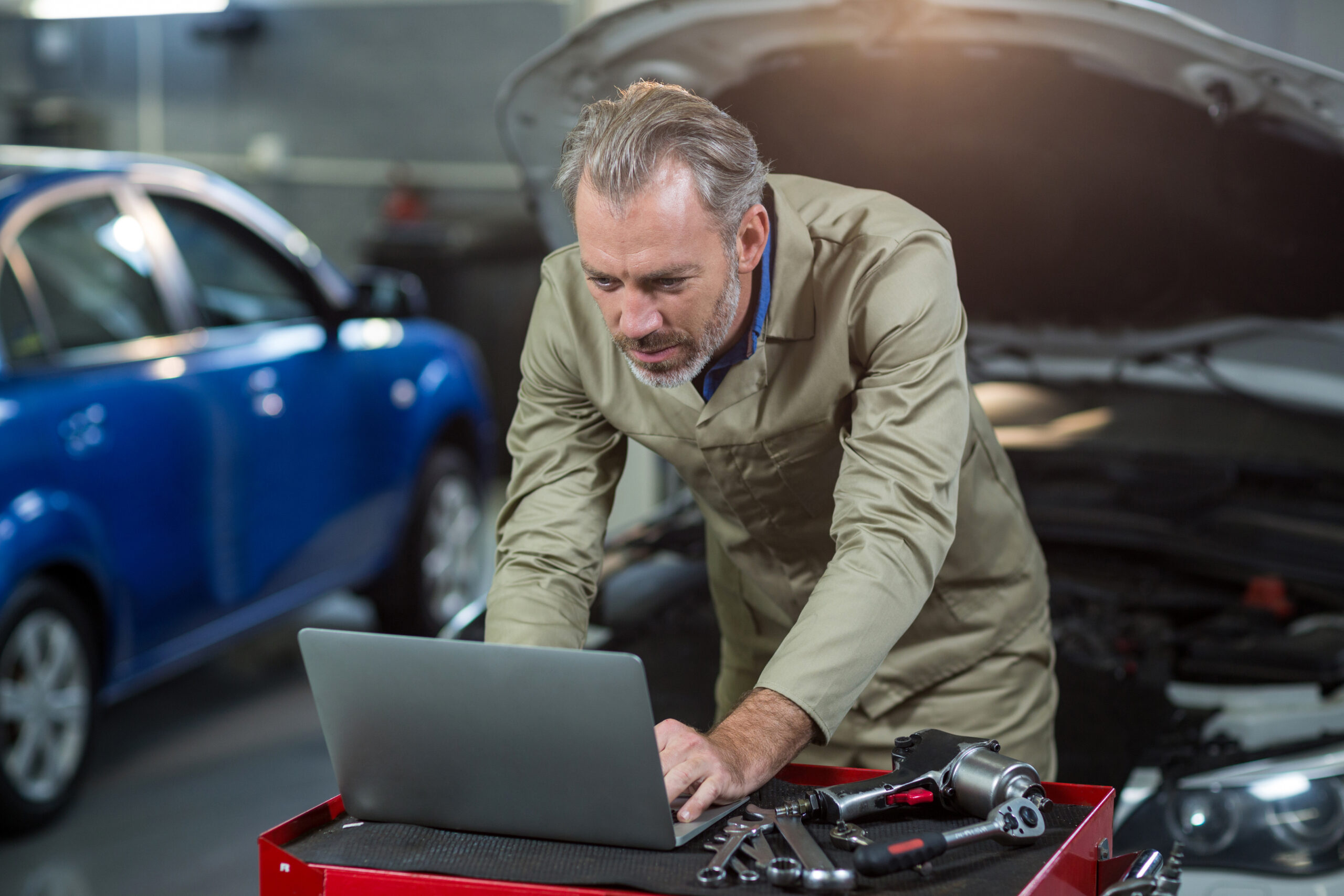 What Is the Mechanic Hourly Labor Rate?
